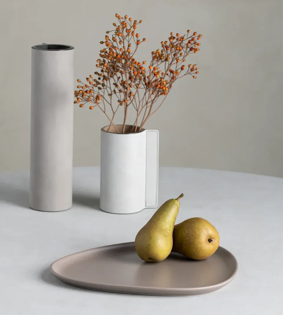 LIND DNA Curve Stoneware plate 26x30 cm, Warm Grey GreyBeige Best