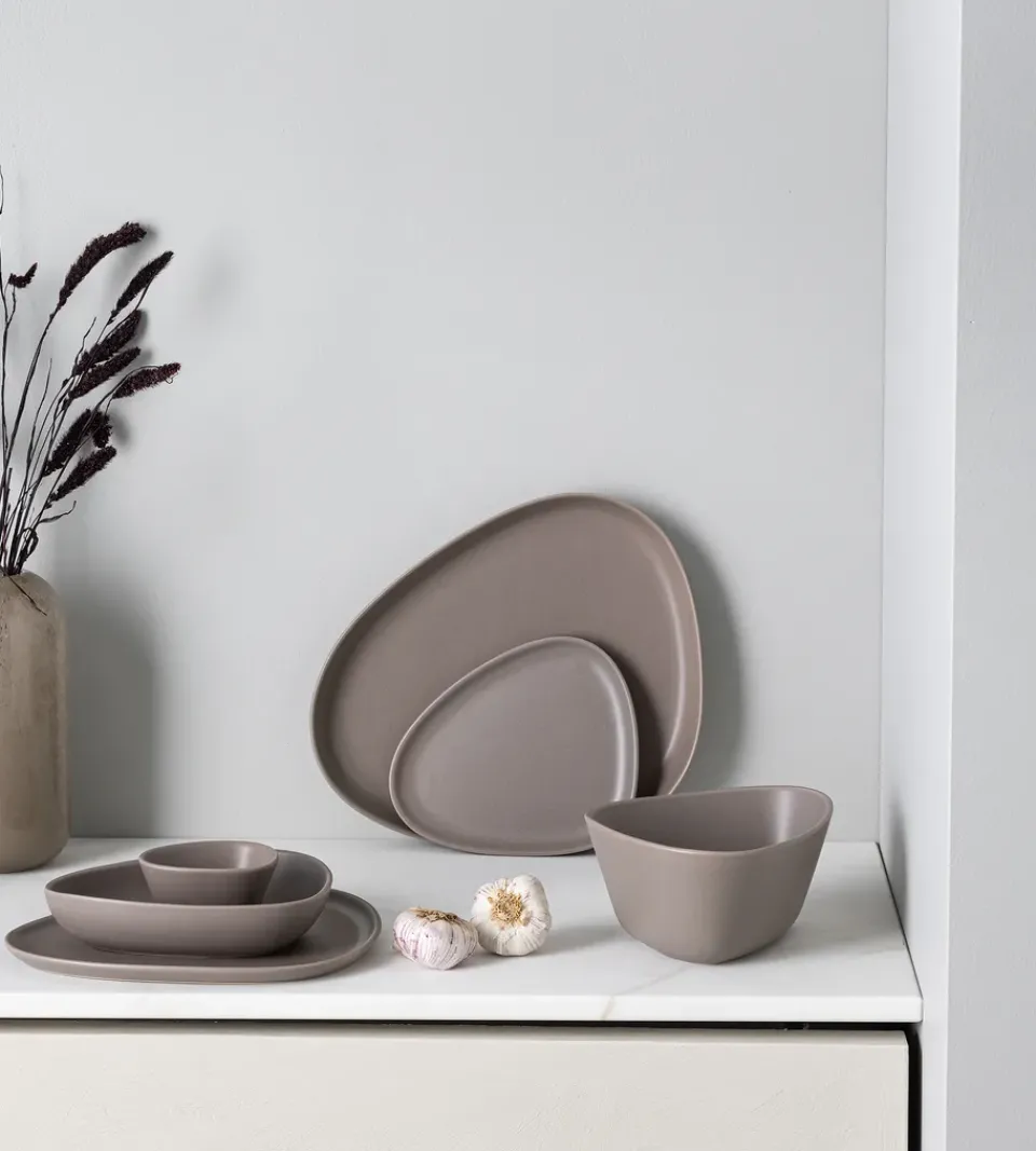 LIND DNA Curve Stoneware plate 26x30 cm, Warm Grey GreyBeige Best