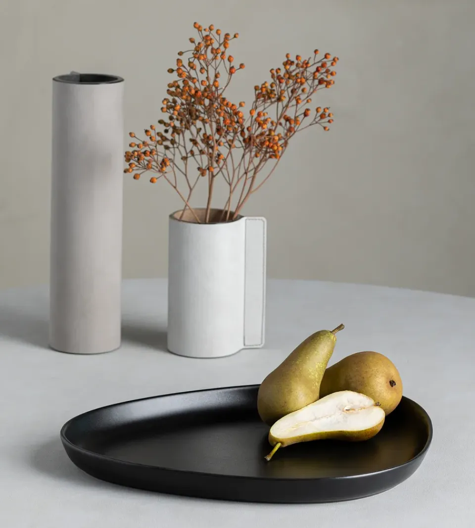 LIND DNA Curve Stoneware serving saucer 30x35 cm, Black Hot
