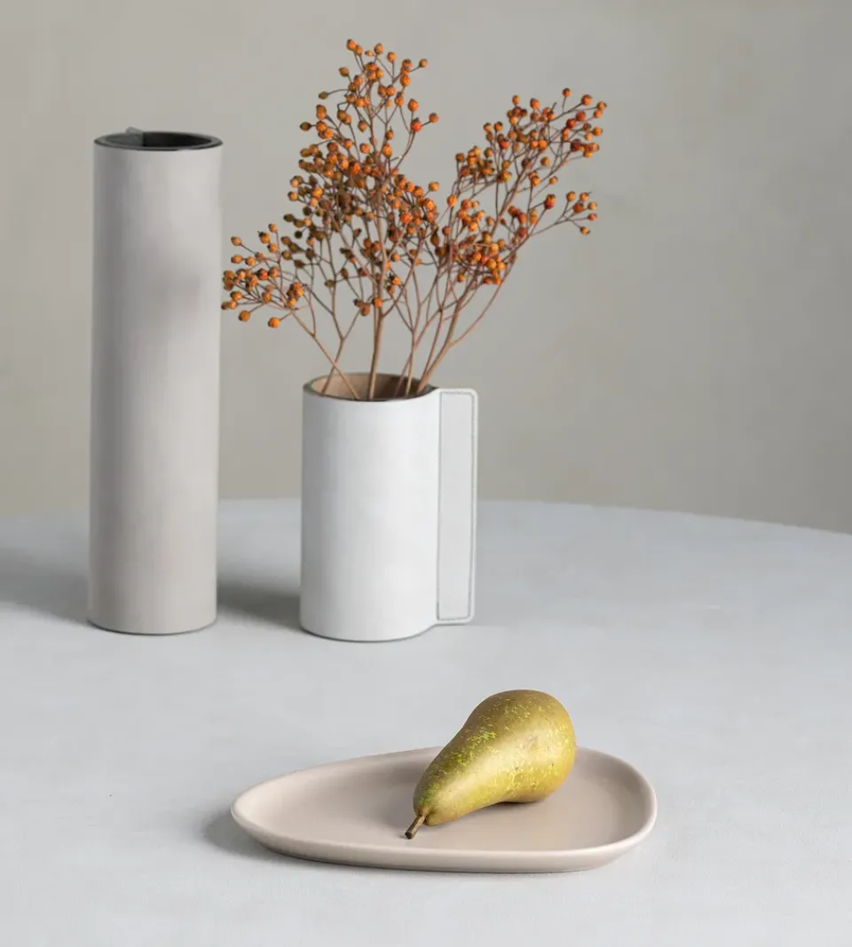 LIND DNA Curve Stoneware small plate 19x22 cm, Sand Beige