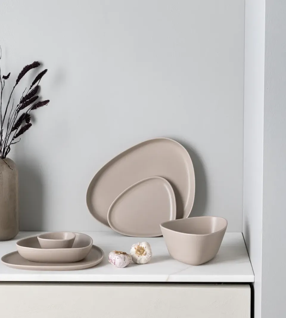 LIND DNA Curve Stoneware small plate 19x22 cm, Sand Beige