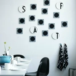 Design Letters plate, T White Best