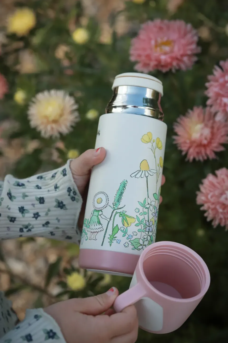 Rätt Start Elsa Beskow Blomsterfesten thermos 35 cl, White Pink Discount