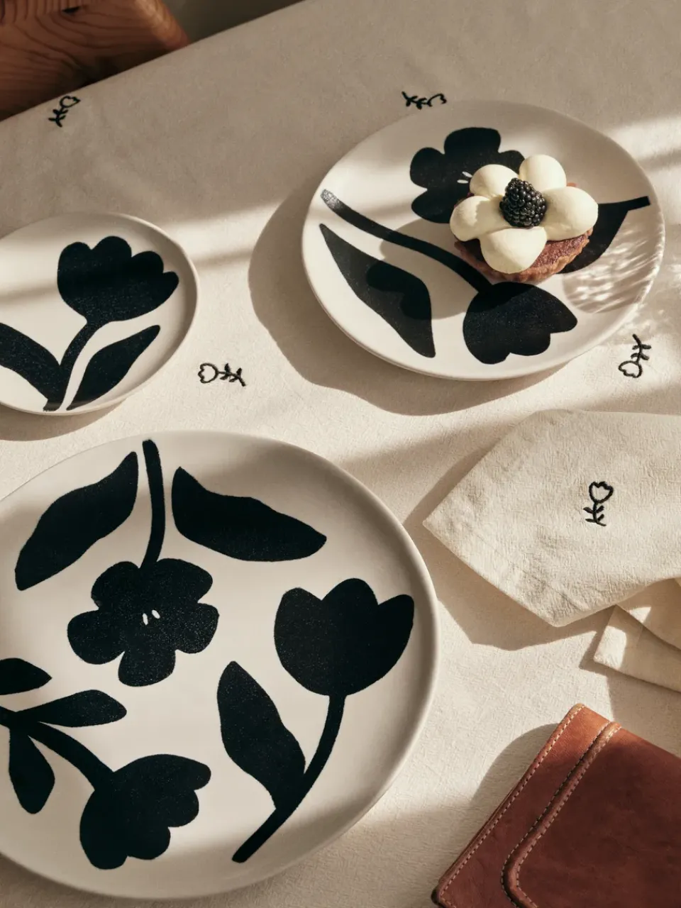 Broste Copenhagen Flora plate Ø20 cm, -off white. Black New