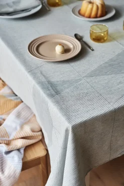 NJRD Geometric tablecloth 147x250 cm, Blue-white BlueWhite Sale