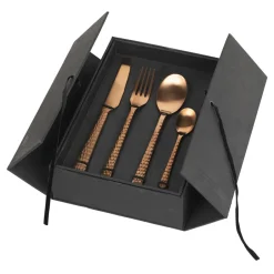 Broste Copenhagen Hune cutlery 16 pcs, copper hammered Gold-coloured