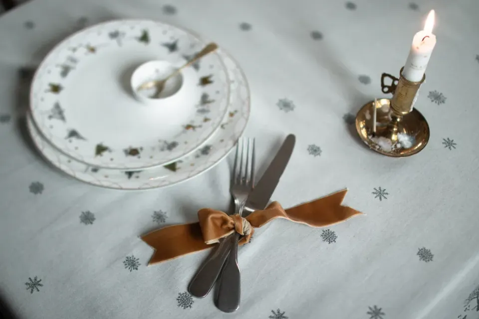 Wik & Walsøe Julemorgen tablecloth, White-green, 140x340 cm WhiteGreen Clearance