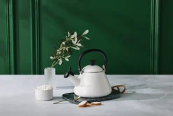 Le Creuset Kone kettle with whistle, White Sale