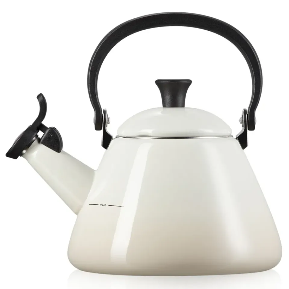 Le Creuset Kone kettle with whistle, Meringue Beige Hot