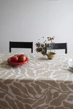 Fine Little Day Leaves tablecloth 149x250 cm, Sand Beige Outlet