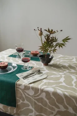 Fine Little Day Leaves tablecloth 149x250 cm, Sand Beige Outlet