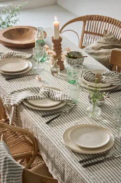 Tell Me More Leon tablecloth 145x145 cm, Seagrass WhiteGreen Hot