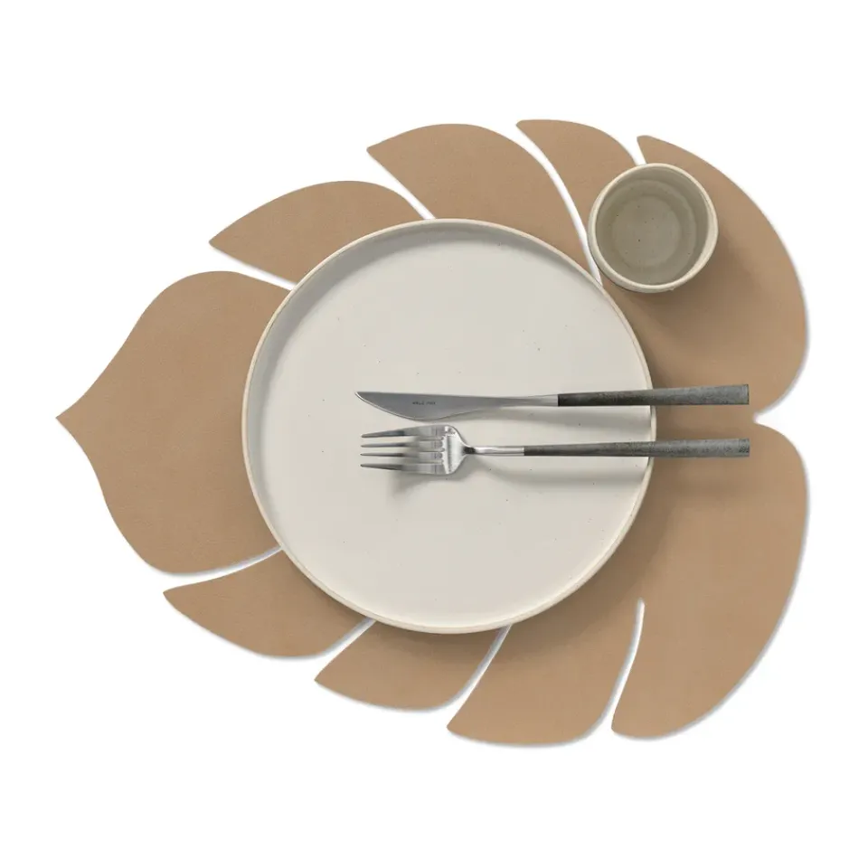 LIND DNA Monstera Leaf Nupo placemat L, Nougat Brown