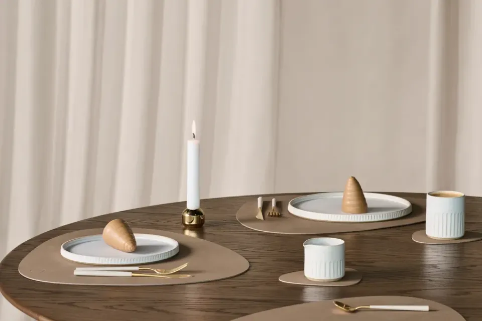 LIND DNA Nupo placemat curve L, Nougat Brown Discount