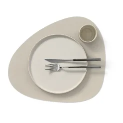 LIND DNA Nupo placemat curve L, Oyster white Grey Hot