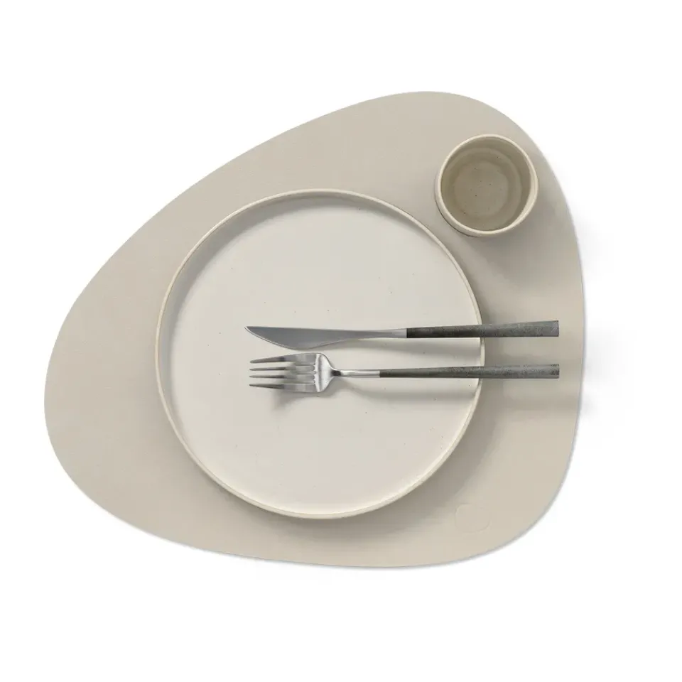 LIND DNA Nupo placemat curve L, Oyster white Grey Hot