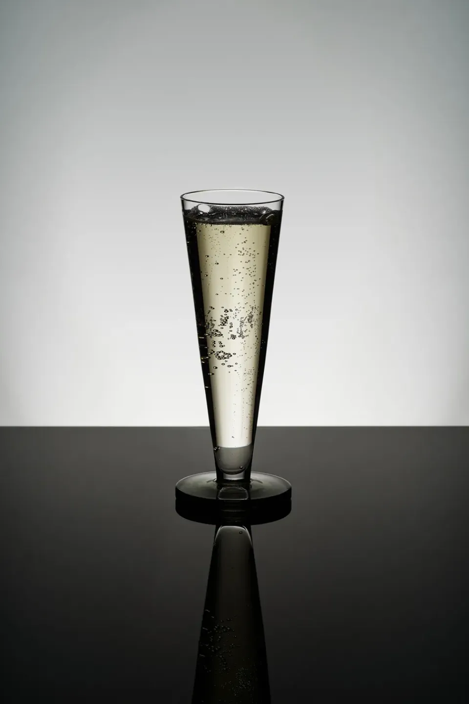 Tom Dixon Puck champagne glass 12.5 cl, Clear Transparent Hot