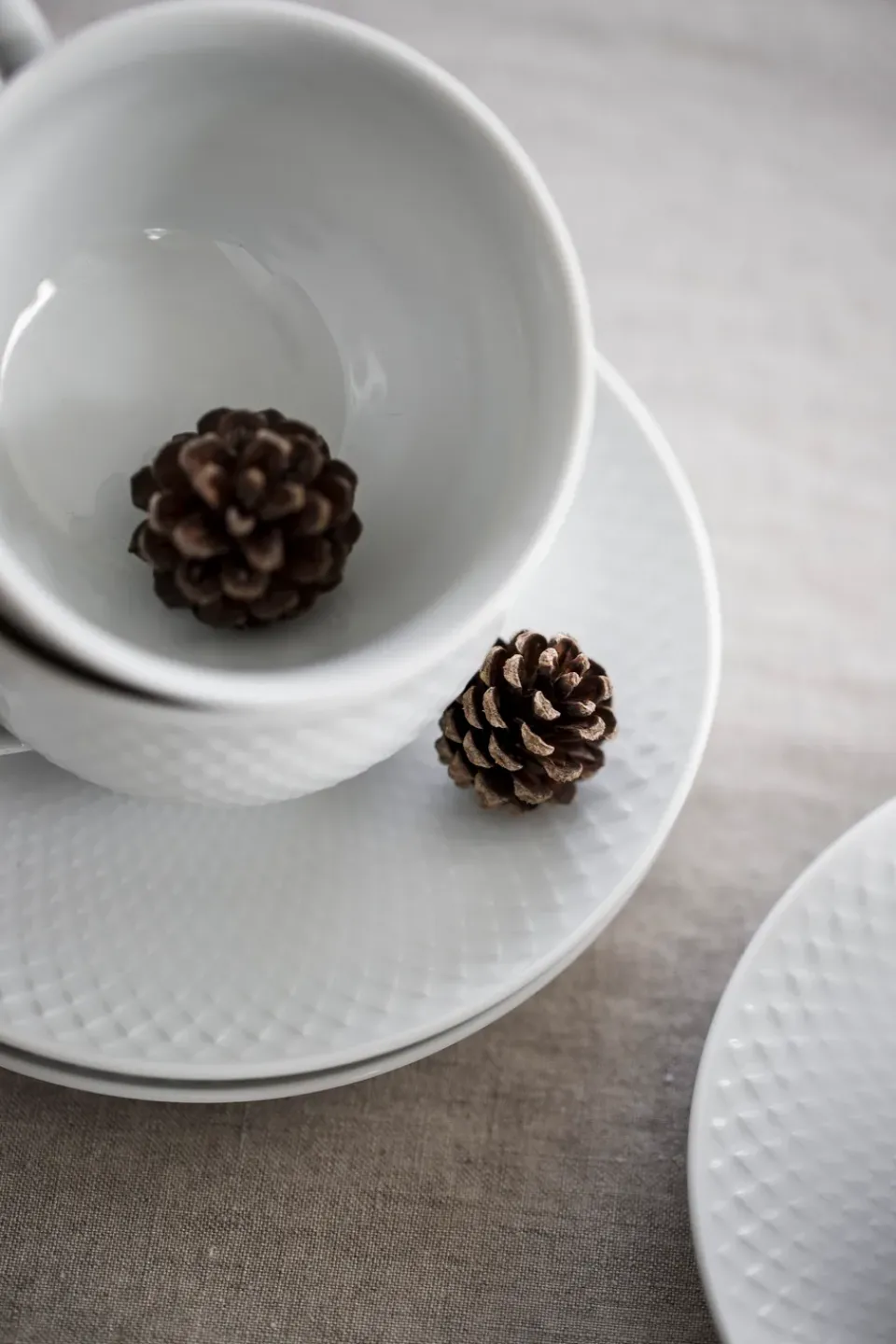 Lyngby Porcelæn Rhombe tea cup with saucer 24 cl, White Hot