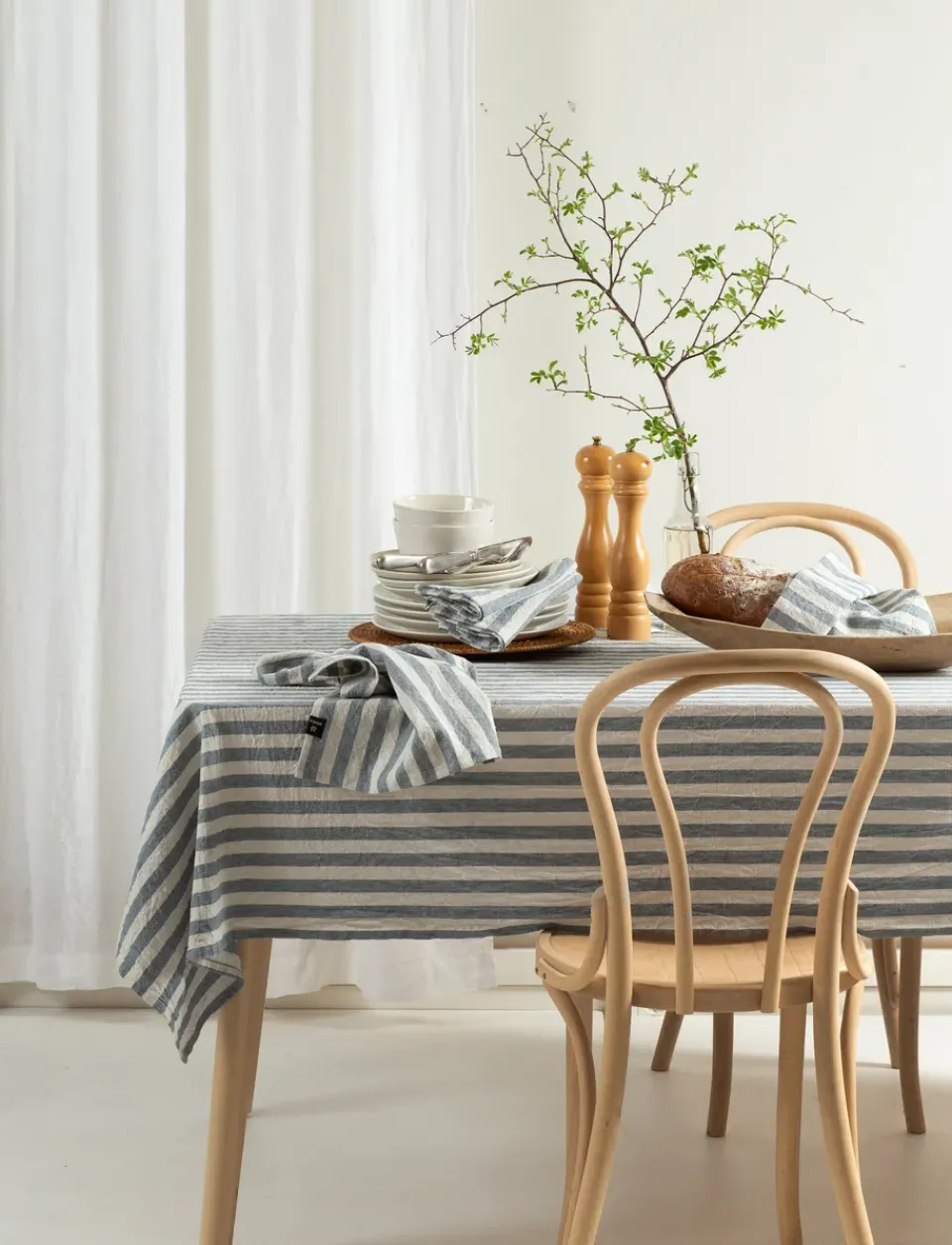 Himla Riviera tablecloth 145x250 cm, Azure Blue Hot