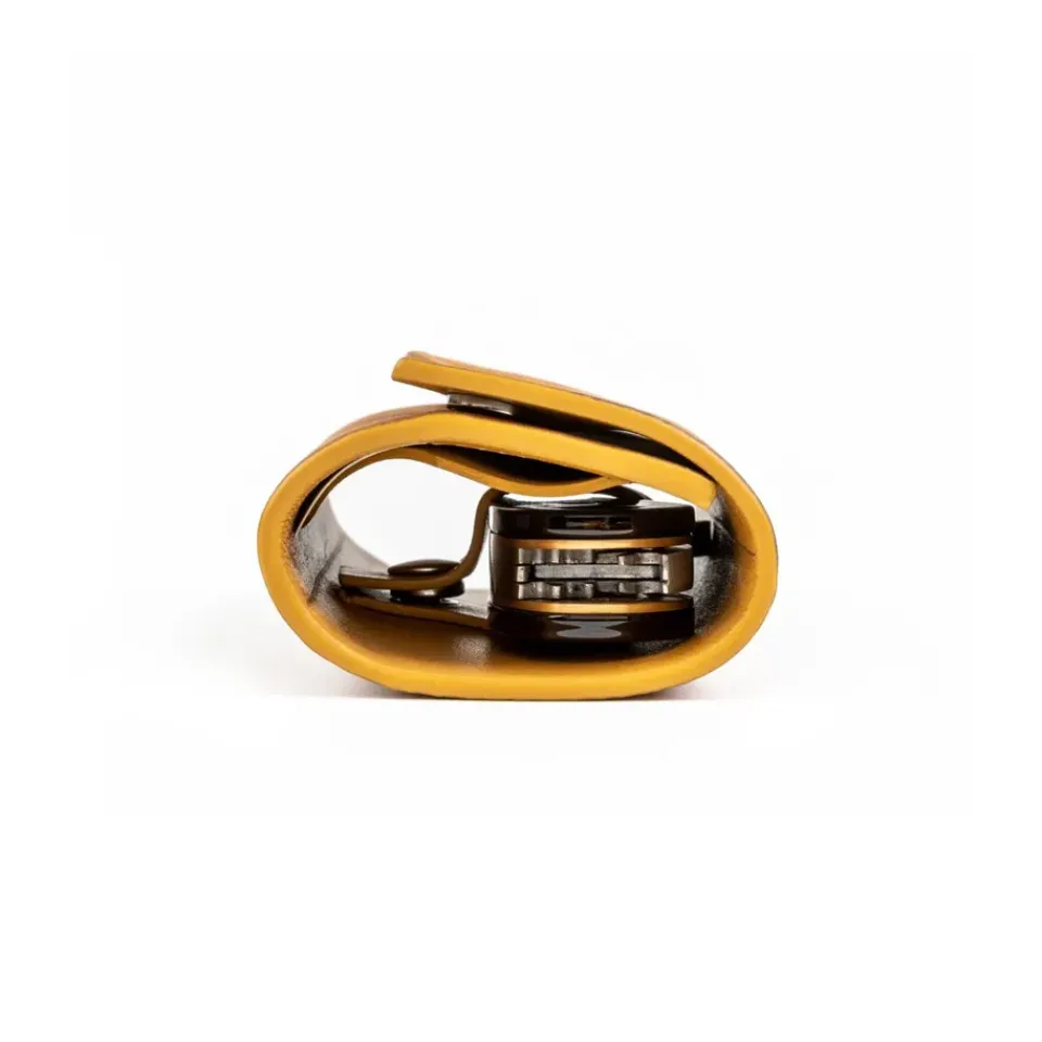 L'Atelier du Vin Soft machine nomad corkscrew leather case, 2 pieces YellowSilver-coloured