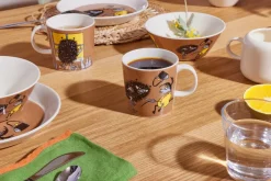 Moomin Arabia Stinky in action Moomin mug, Brown Clearance