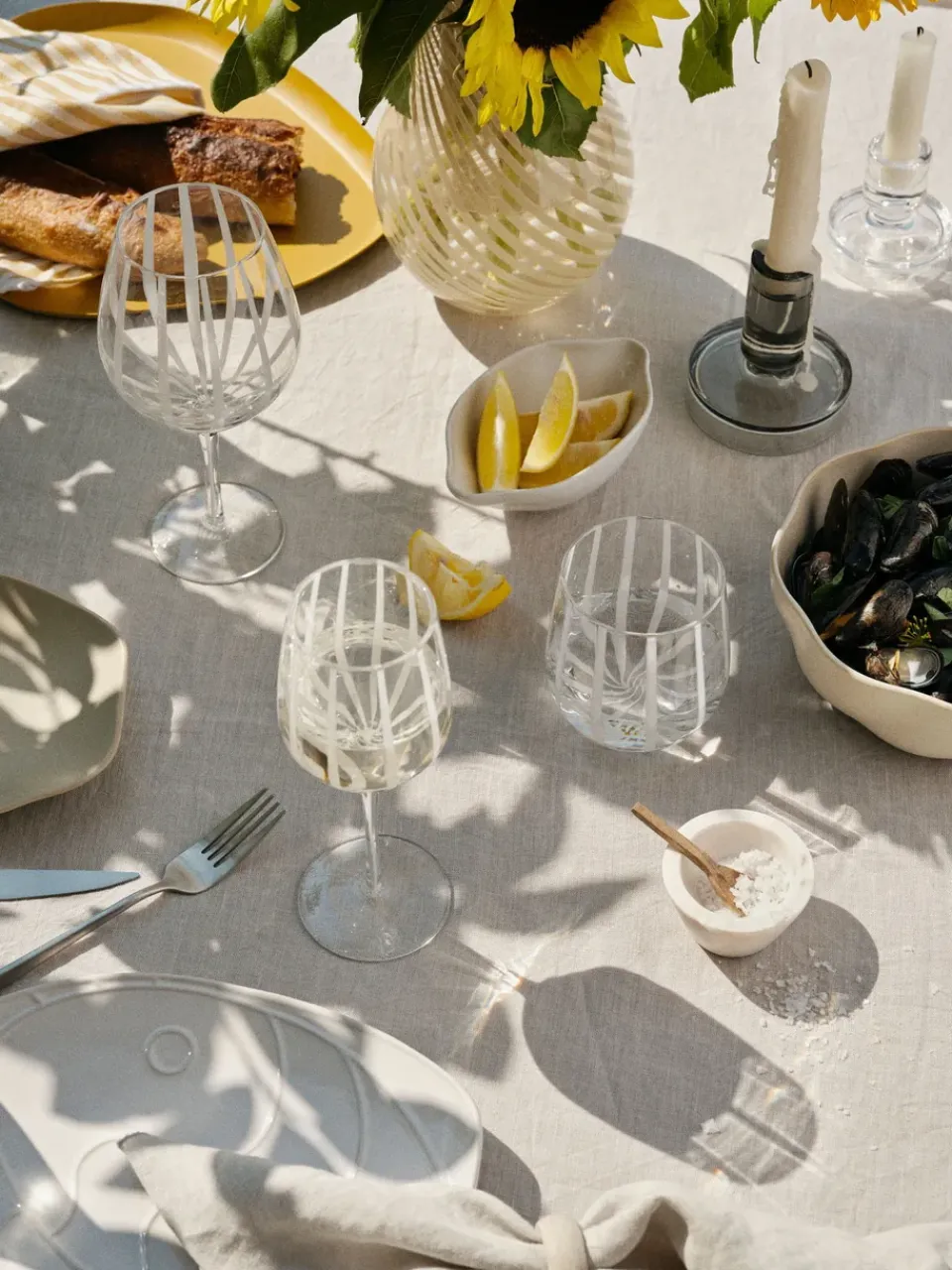 Broste Copenhagen Stripe red wine glass 65 cl, Clear-white stripes TransparentWhite